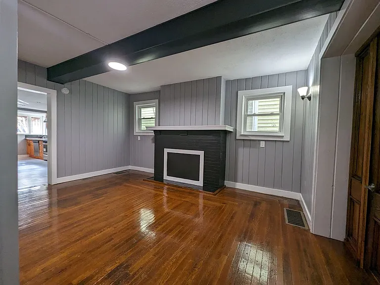 44 White St — Photo 6