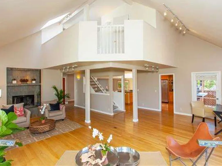 2269 Mastlands Dr — Photo 5