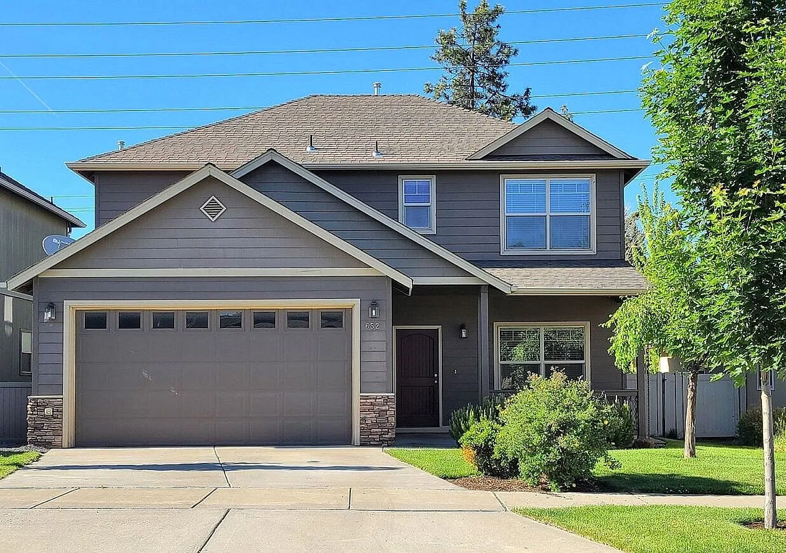 Large 4 bedroom SE Bend home with office/flex space! — Photo 1