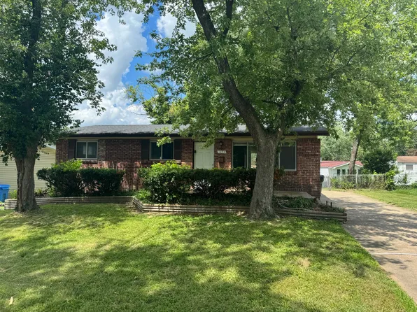 1055 Hadwin Dr, Florissant, MO 63033