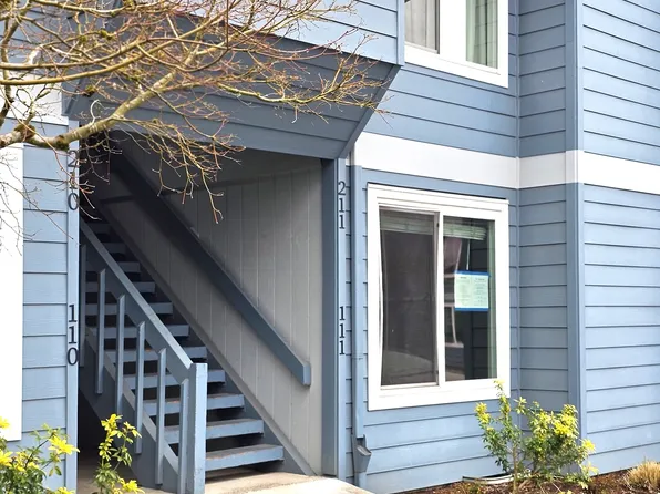 2330 SE Brookwood Ave APT 111, Hillsboro, OR 97123