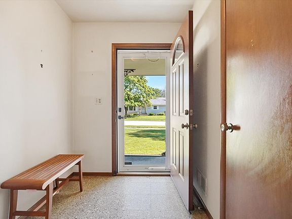 3rd image of 2705 Adelaide Ave