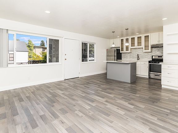 2nd image of 1804 Santa Clara Ave APT E