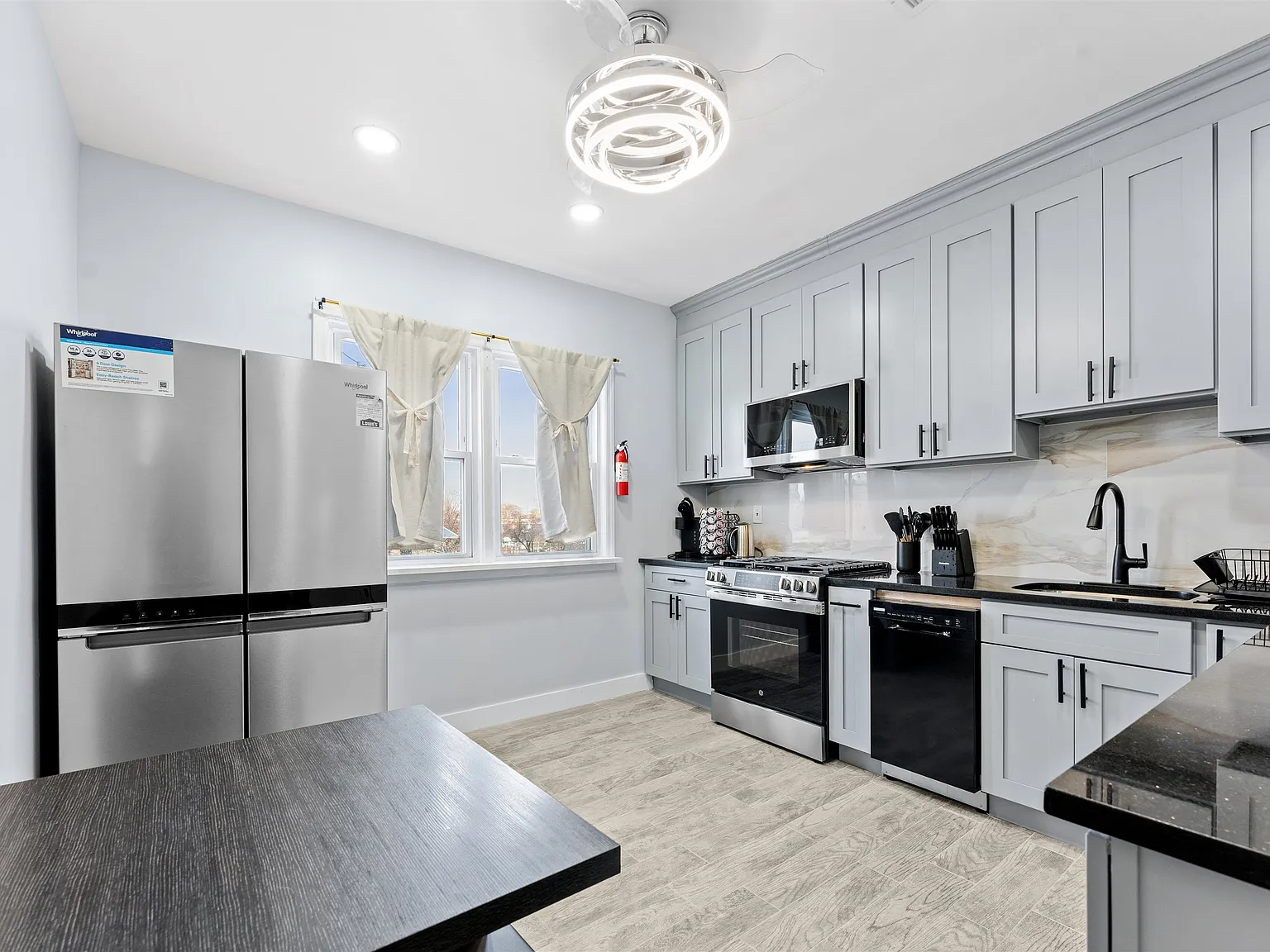 5 bed, 2.0 bath, $3,800 — Photo 3