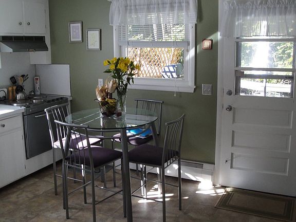 Eating area in Kitchen