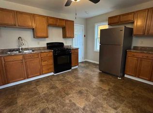 14 Searle Ave, Easthampton, MA 01027
