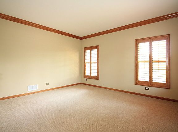 4th image of 495 Litchfield Ln