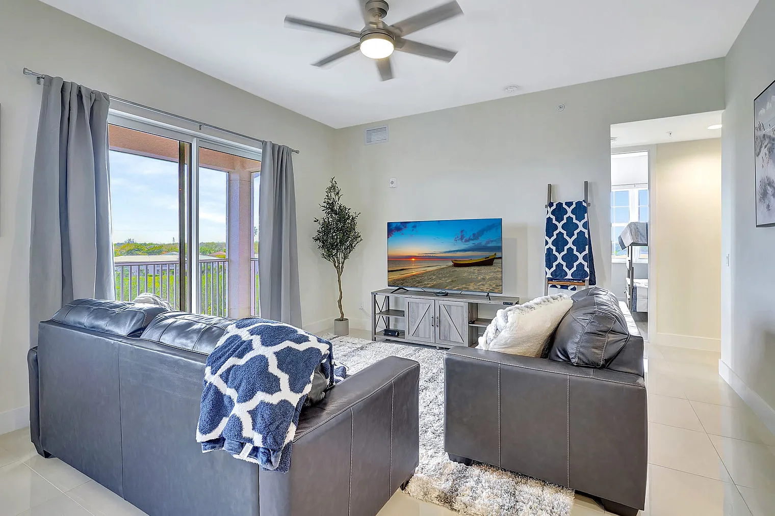 3 bed, 2.0 bath, 1496 sqft, $3,090 — Photo 4