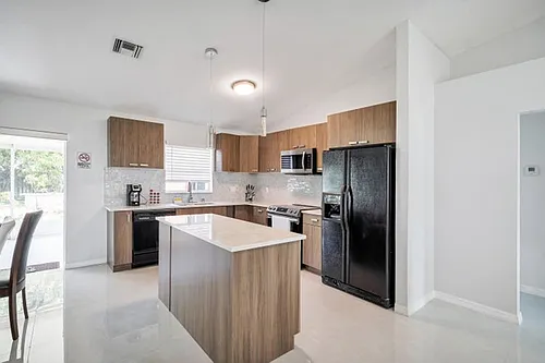 113 Madrid St Photo 1