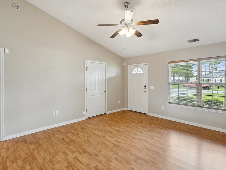 123 Knotty Pine Cir — Photo 5
