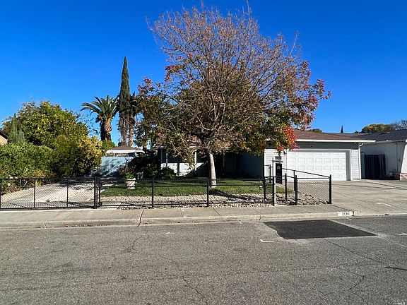 2nd image of 2130 Kingfisher Way