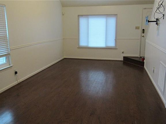 4th image of 703 Lateen Ct