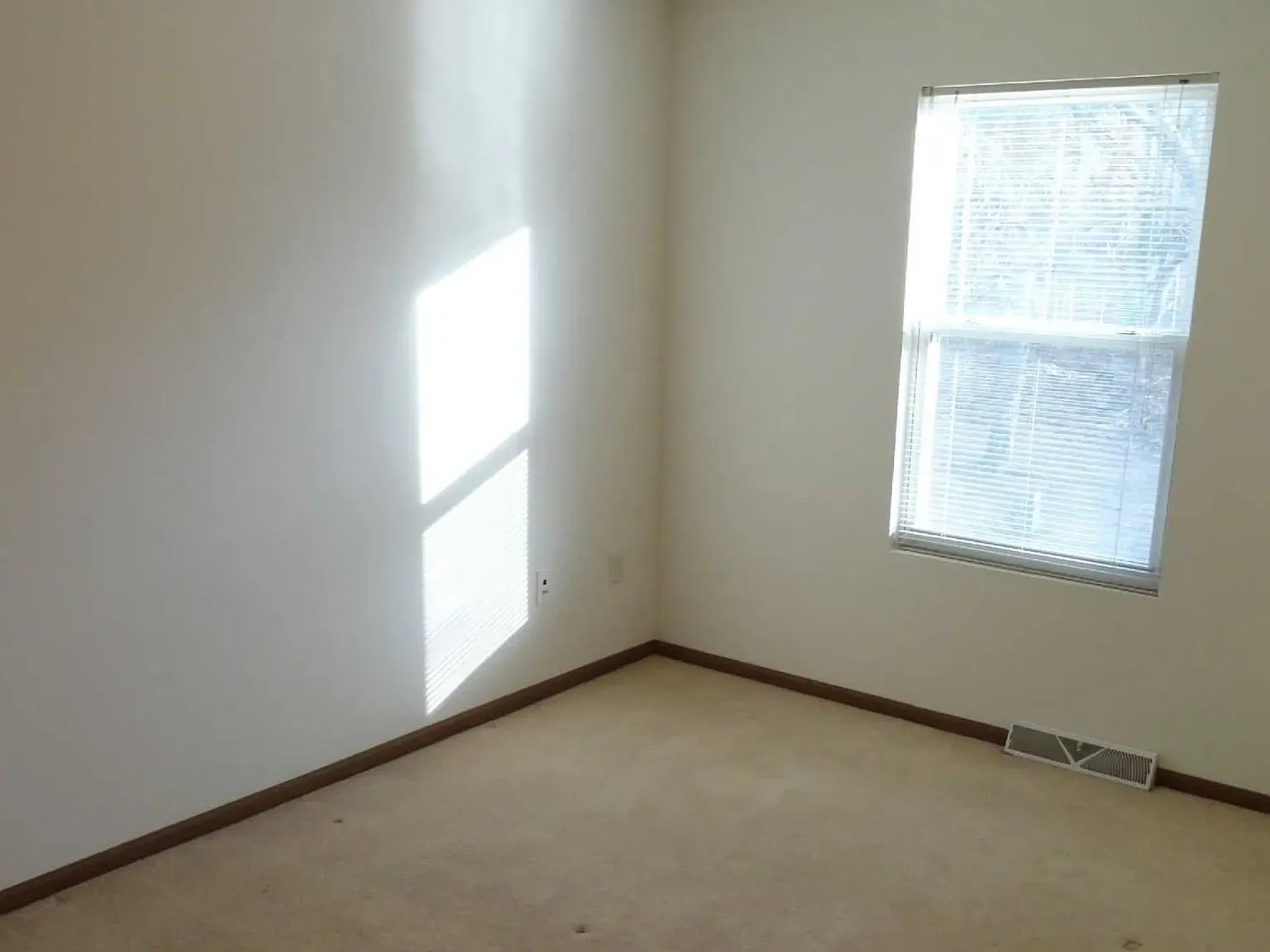 Caravelle Apartments and Townhomes — Photo 3