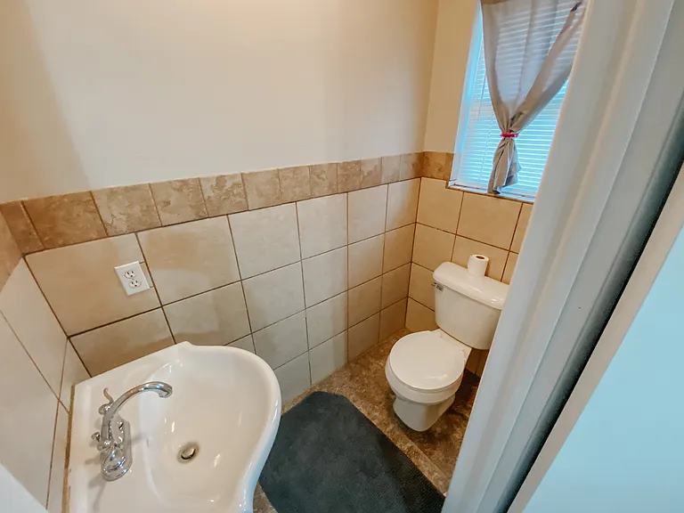 208 Thompson Dr — Photo 11