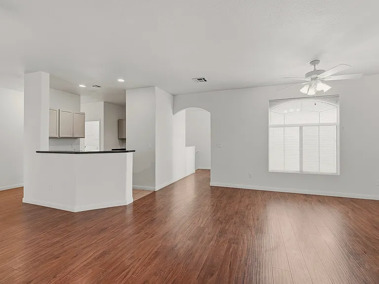 #GuardianRealty 2050 W Warm Spring #3722 Resort Community Rental family room _07202026