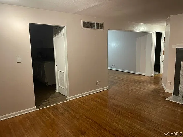 2 bed, 1.0 bath, 1076 sqft, $1,900 — Photo 3