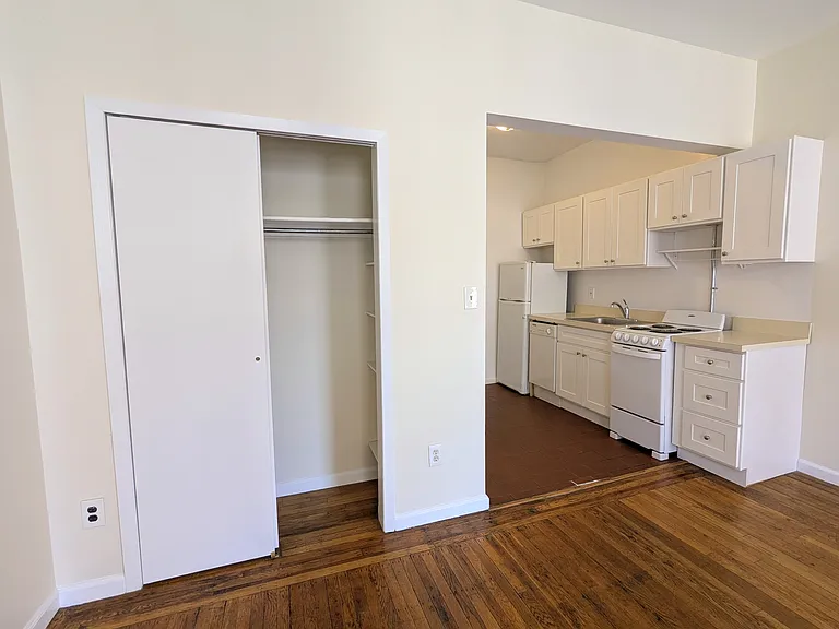 147 W 72nd St #4C — Photo 6
