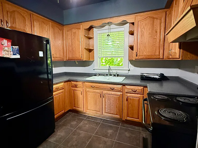 421 W College Ave — Photo 5
