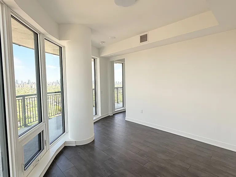 1185 Dupont St #2507 — Photo 32