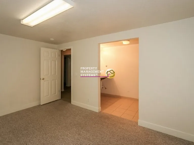 1376 E Rainsborough Rd — Photo 12