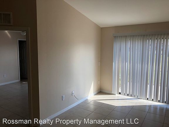 5th image of 4029 SW 8th Pl