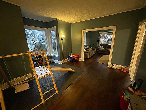 Dining/playroom