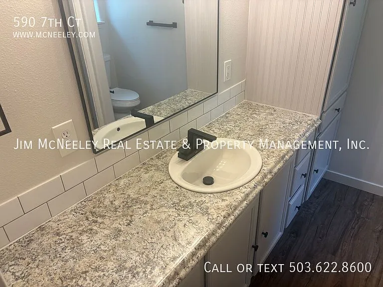 590 7th Ct — Photo 13