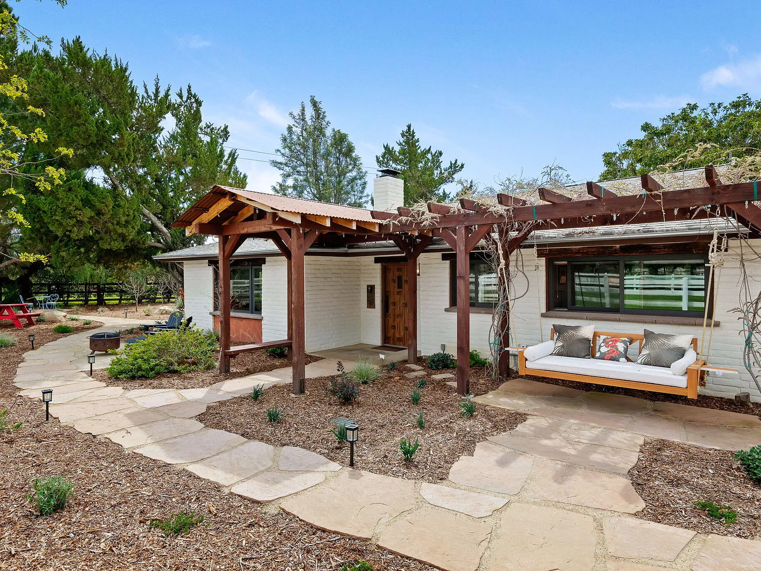 2 bed, 2.5 bath, 2351 sqft, $10,500 — Photo 4