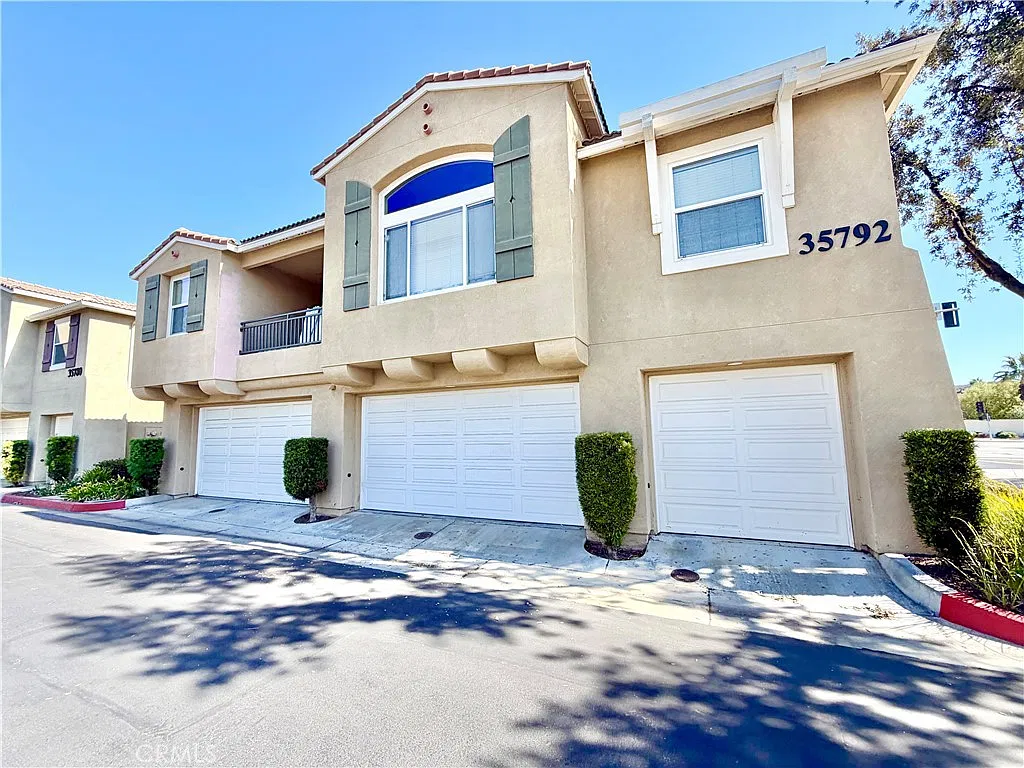 3 bed, 2.5 bath, 1456 sqft, $3,000 — Photo 3