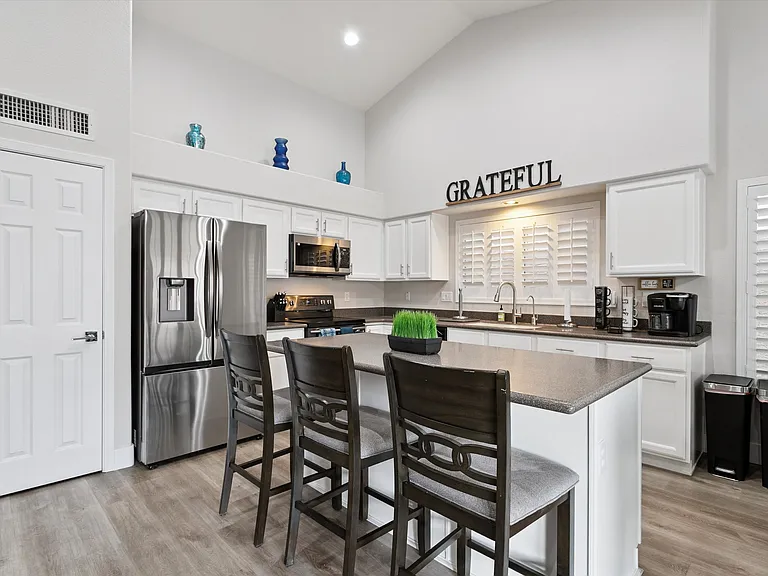 4637 E Fernwood Ct — Photo 6
