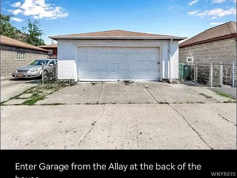 3 bed, 1.0 bath, 960 sqft, $2,000 — Photo 3