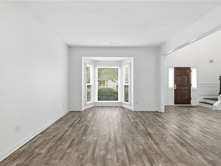 6430 Barwick Ln — Photo 4
