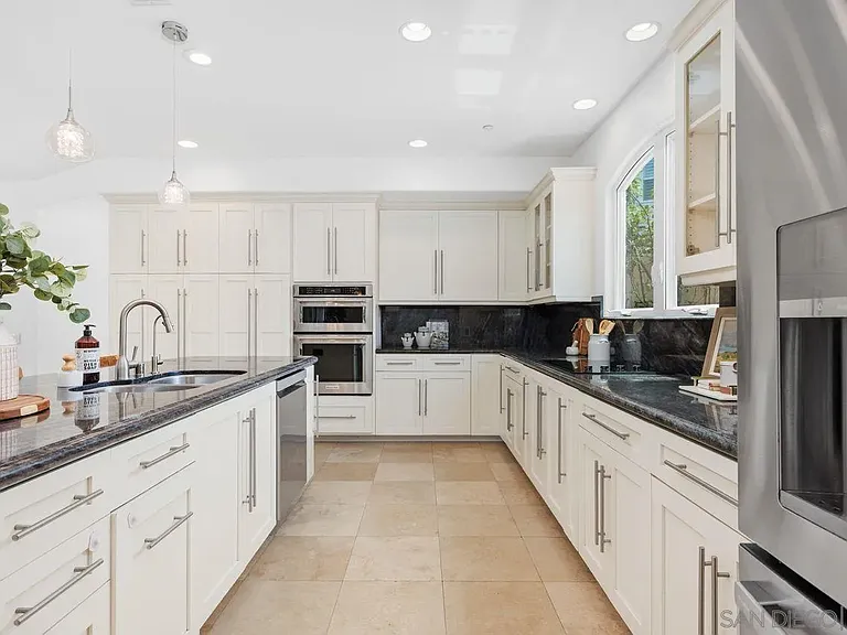 182 Andrew Ave — Photo 10