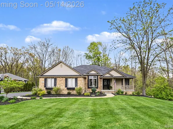 1263 Victoria Ln, Fenton, MI 48430