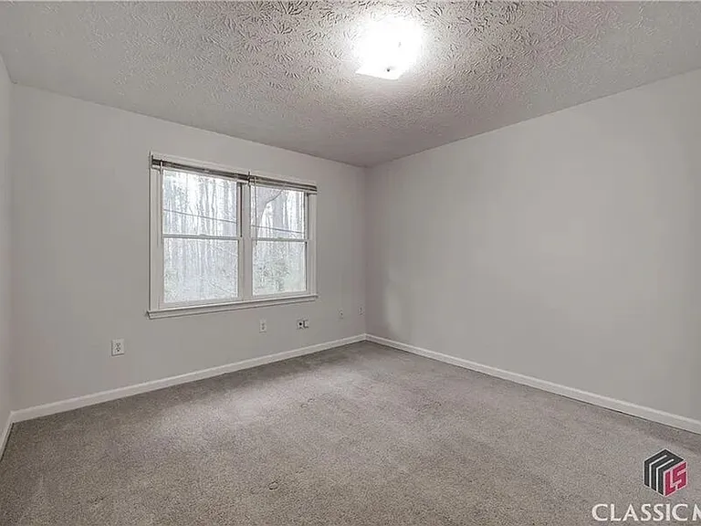 209 Highland Park Dr — Photo 1
