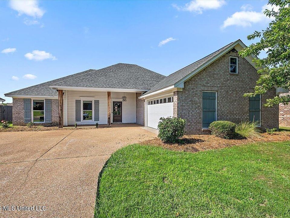 1st image of 405 Mason Ct