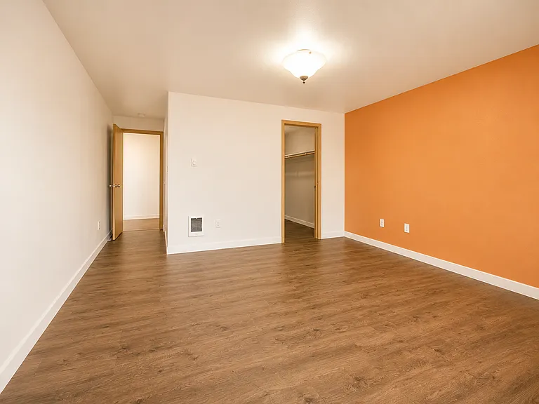 124-126 192nd Street Ct E #126 — Photo 12