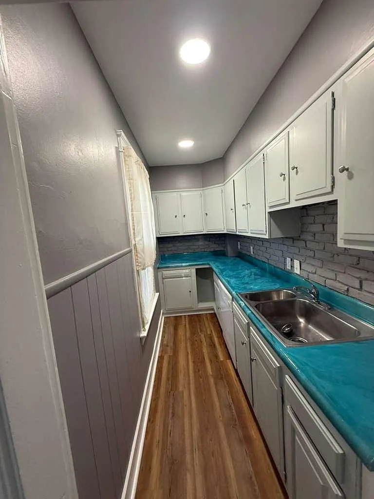 4 bed, 1.0 bath, 900 sqft, $2,900 — Photo 4