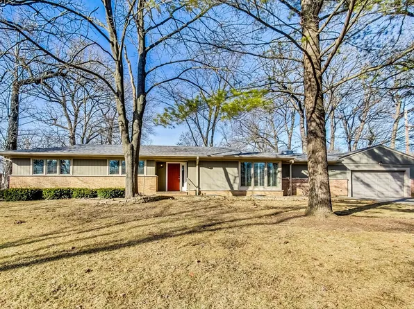 881 Apple Tree Ln, Highland Park, IL 60035