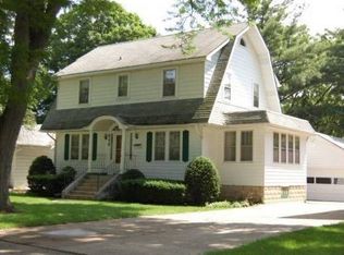 848 N Webster St, Naperville, IL 60563