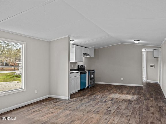 4th image of 212 E Southwinds Drive