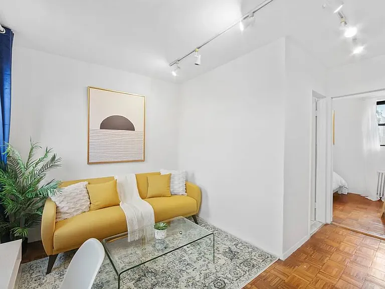 402 E 11th St #8 — Photo 2