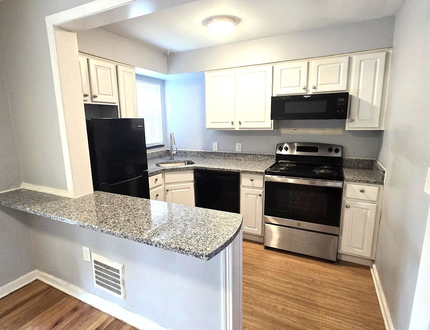 2 bed, 850 sqft, $1,250 — Photo 2