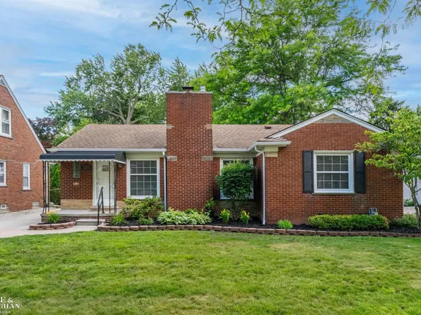 21444 Severn Rd, Harper Woods, MI 48225