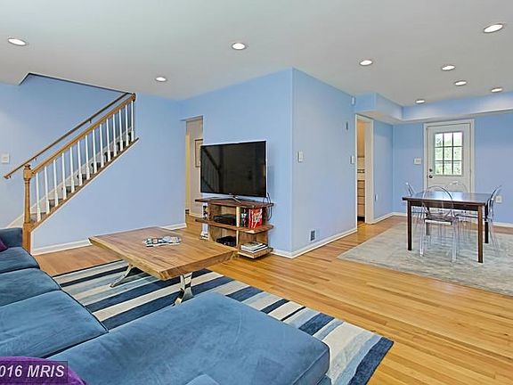 4th image of 2944 Woodlawn Ave