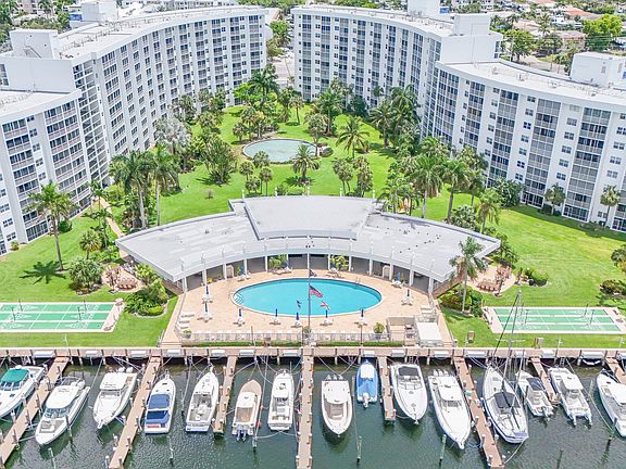 2nd image of 2731 NE 14th Street Causeway #923