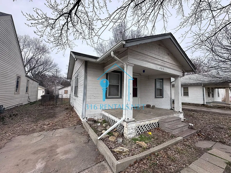 405 N Edwards Ave