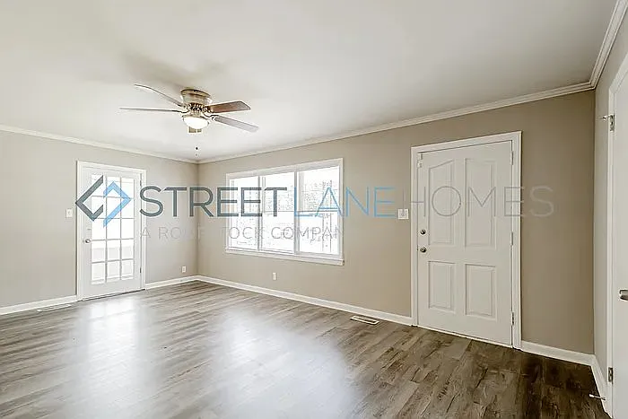 3 bed, 1.0 bath, 1238 sqft, $1,250 — Photo 2