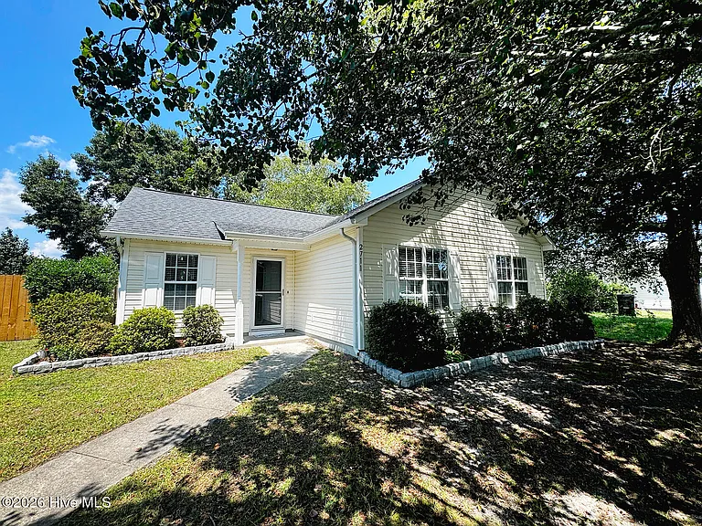 2711 Ashby Dr — Photo 1