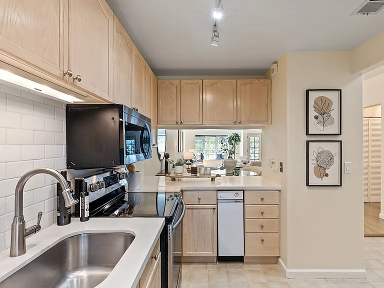 128 El Camino Real #101 — Photo 12